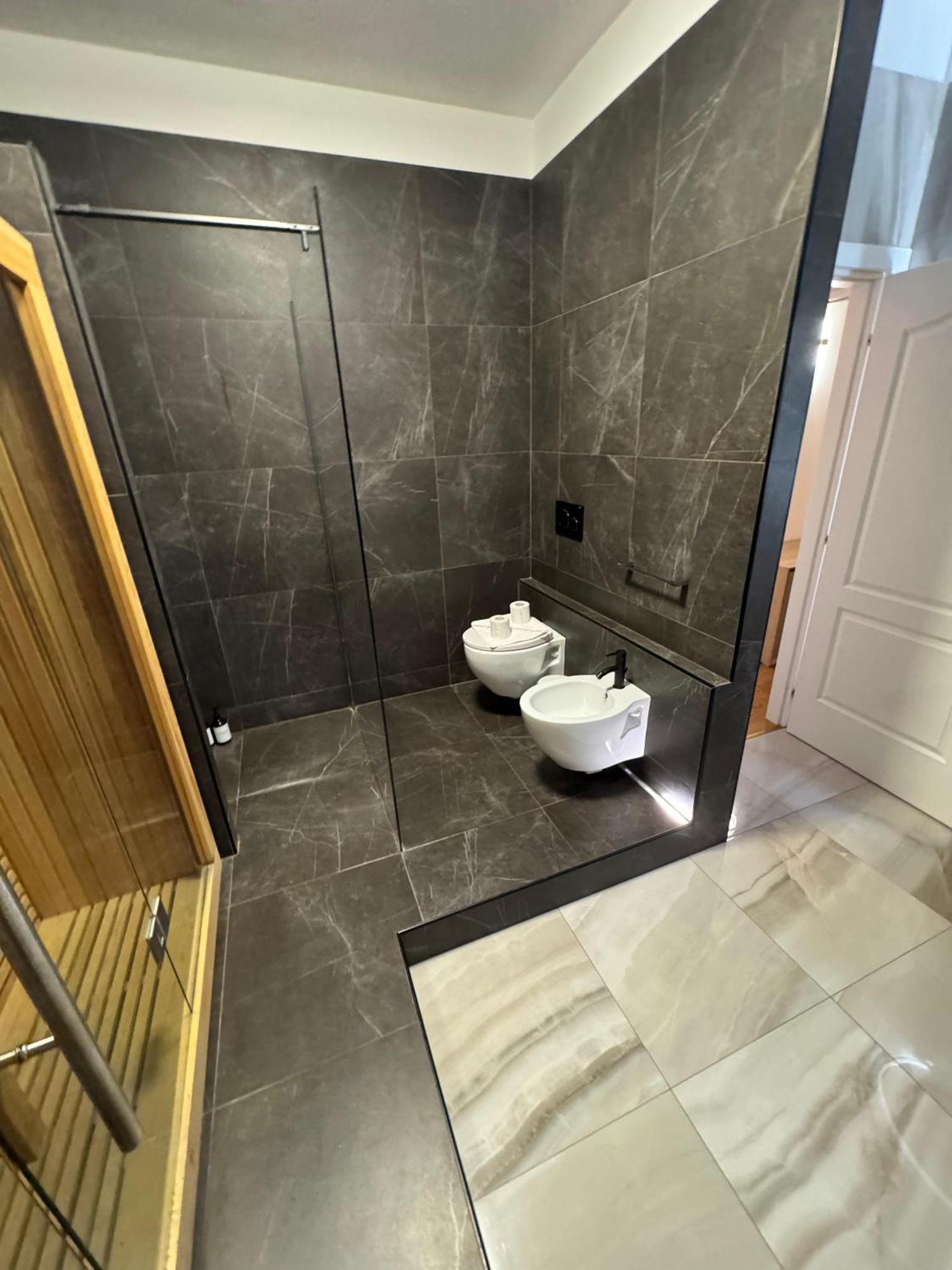 Free Parking - Bolivar Grand Sauna Milan